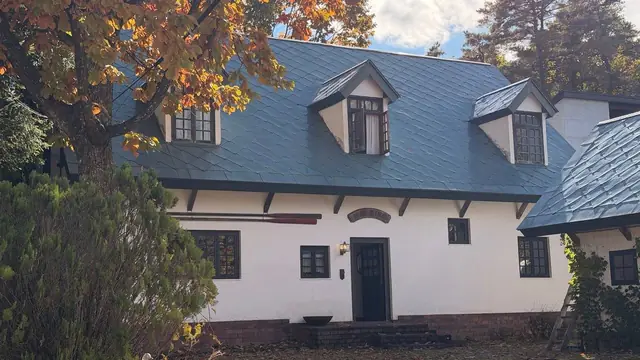 Двор осенью