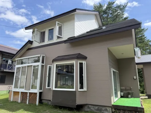 Eksterior (sisi sunroom)