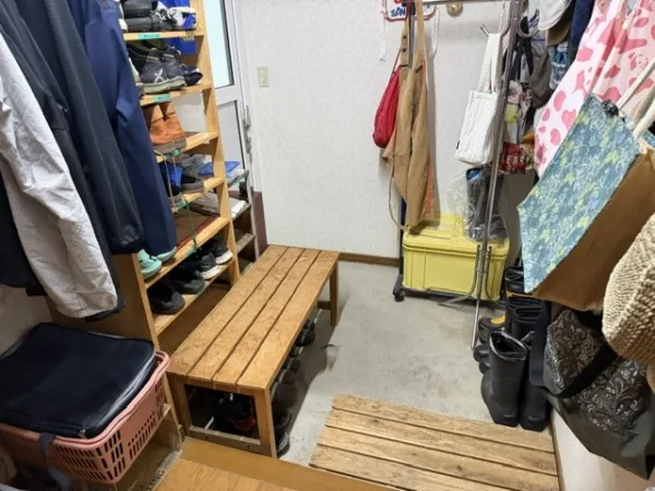 Penyimpanan doma di pintu masuk